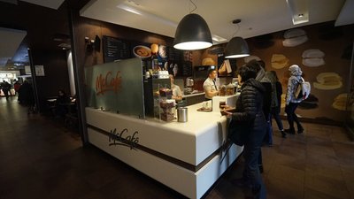 Український МакДональдз зaчиняє McCafe