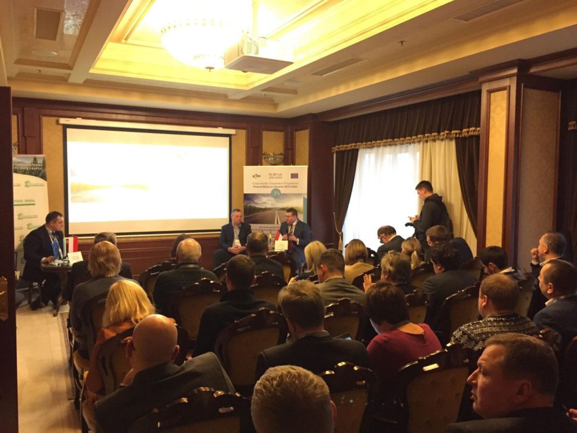 На Львівщині реалізують проект з модернізації дорожньої інфраструктури на суму понад 2 млн євро. Фото: 4studio
