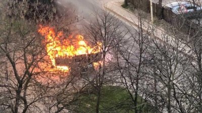 У Львові згорів автомобіль (ФОТО, ВІДЕО)