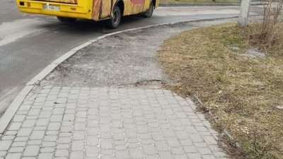 У Львові водії маршруток надалі займаються улюбленою справою у салоні