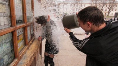 Сьогодні – Обливаний понеділок: у центрі Львова сухим не пройдеш