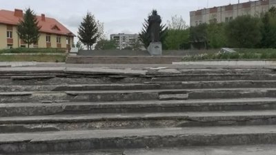 Влада Нового Роздолу не поспішає припинити ганьбу довкола пам’ятника Шевченку