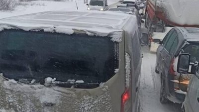 На трасі «Львів - Київ» зупинився рух транспорту (ФОТО)