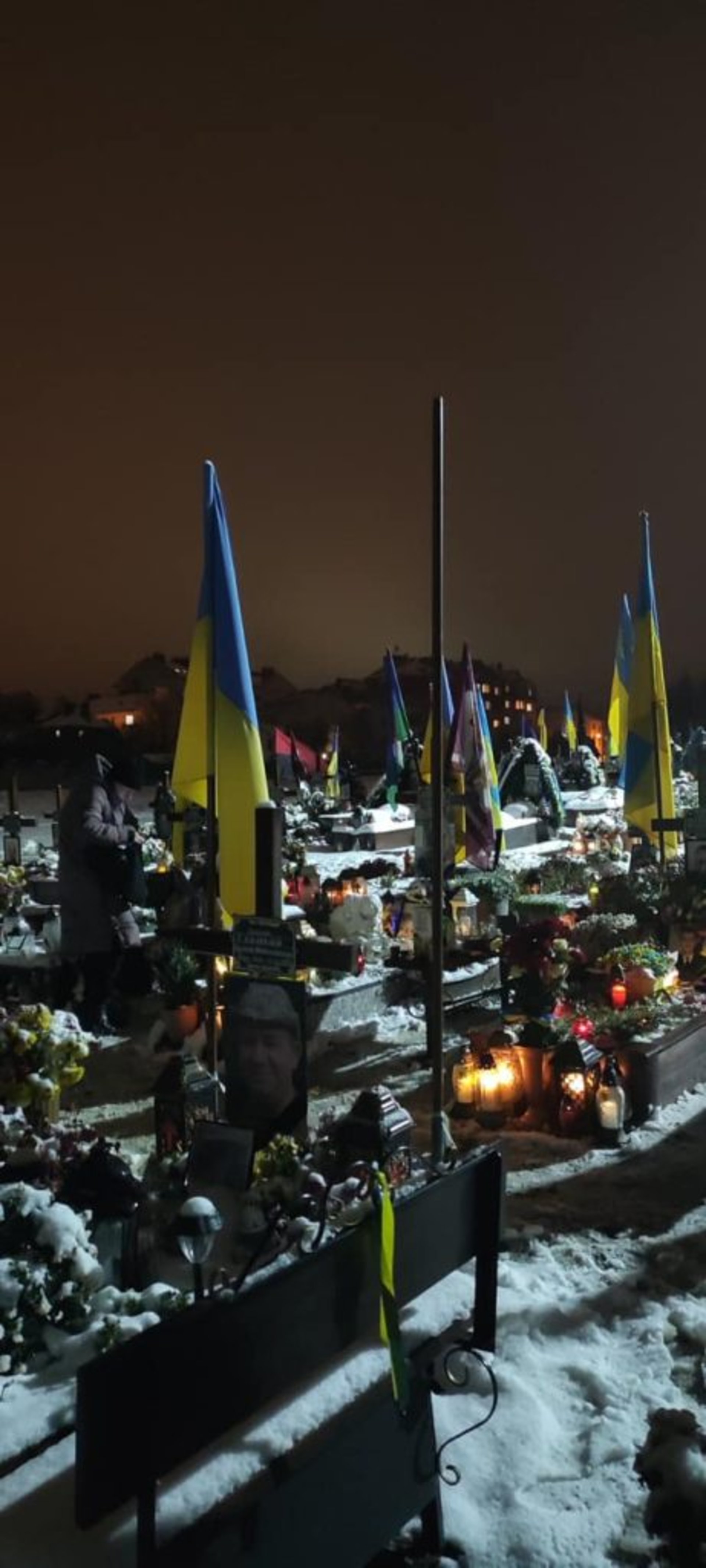 У Львові сплюндрували могили Героїв
