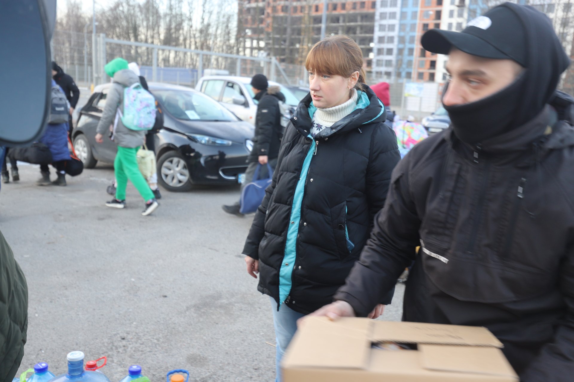 За день на Арену Львів за допомогою звертаються до трьохсот тимчасово переміщених осіб