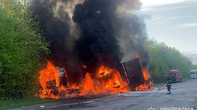 На Хмельниччині після ДТП сталась пожежа, є загиблі (ФОТО)