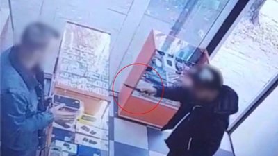 У Львові чоловік ножем погрожував працівникам магазину