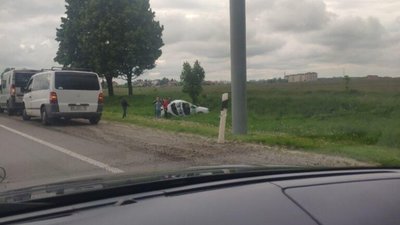У Львові автомобіль Bolt злетів з траси (ФОТО)