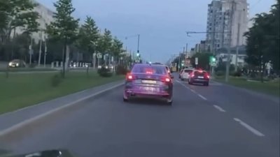 У Львові на вулиці виїхали рожеві автомобілі