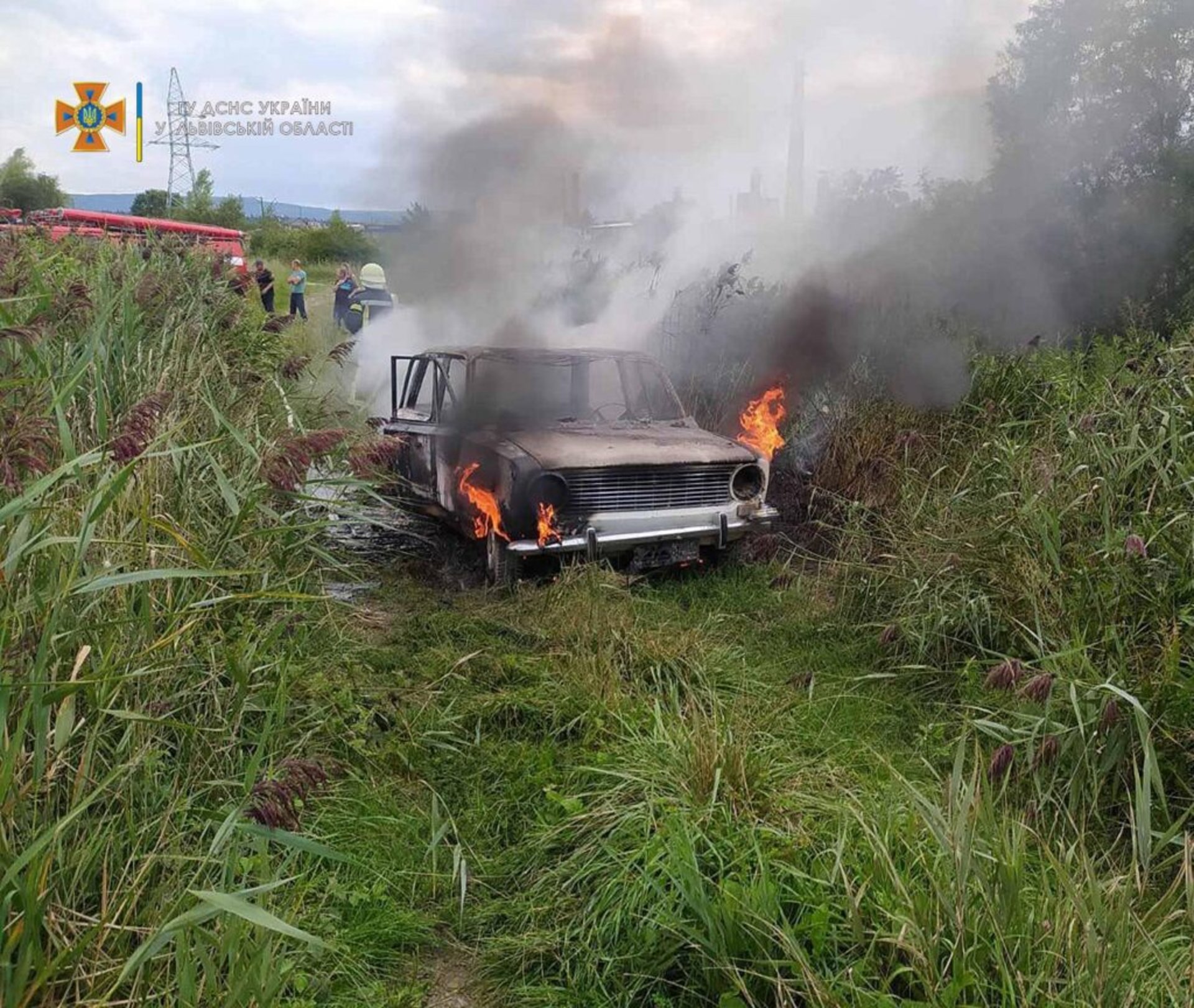 На Львівщині згоріли два автомобілі