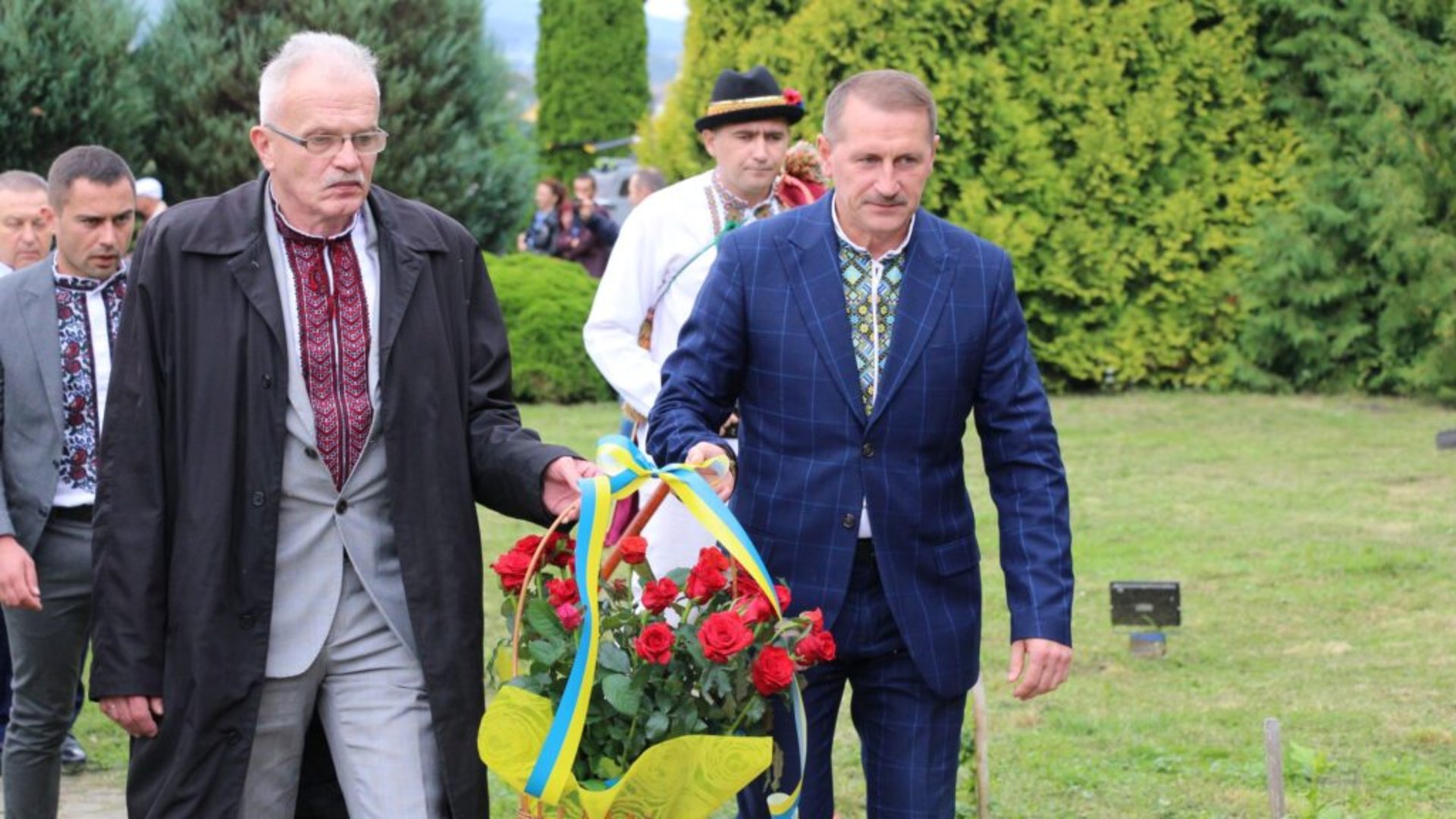 У Нагуєвичах поклали квіти до монумента Каменяра, фото ДМР