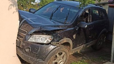 На Львівщині автомобіль влетів у будинок