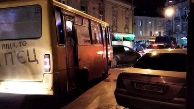Урбаністи Садового зупинили рух у Львові (ВІДЕО)