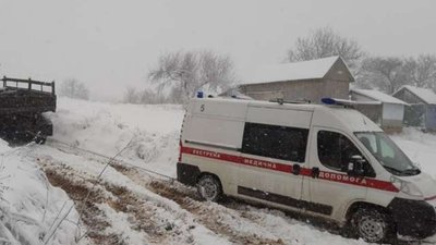 На Львівщині медики виїжджають на виклик в «швидких», де мінусова температура в салоні