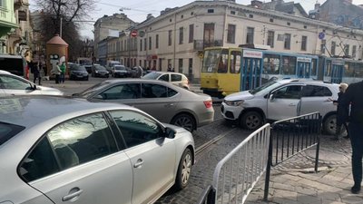 У центрі Львова не розминулись іномарки (ФОТО)