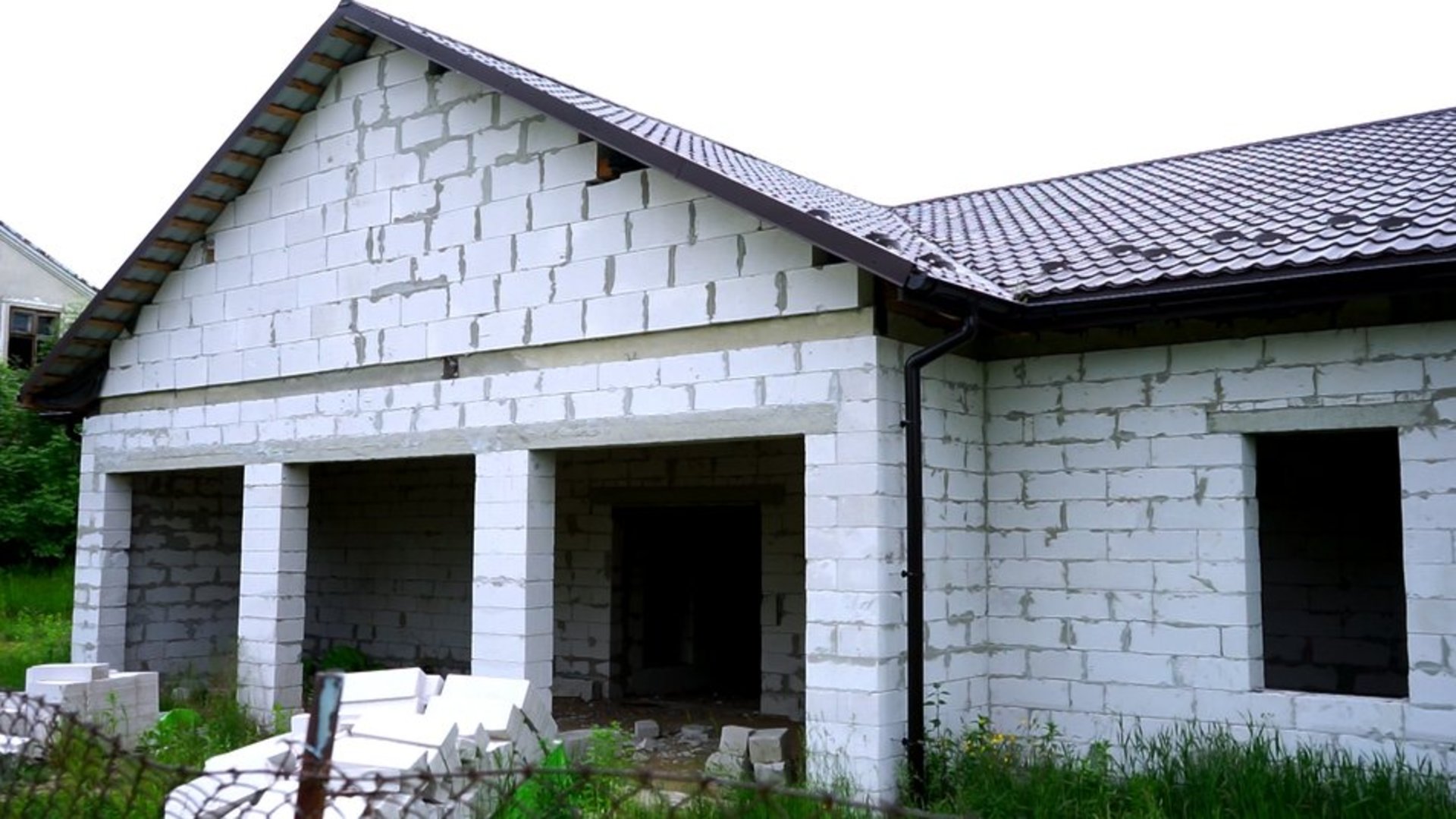 Недобудована амбулаторія у селі Соколівка