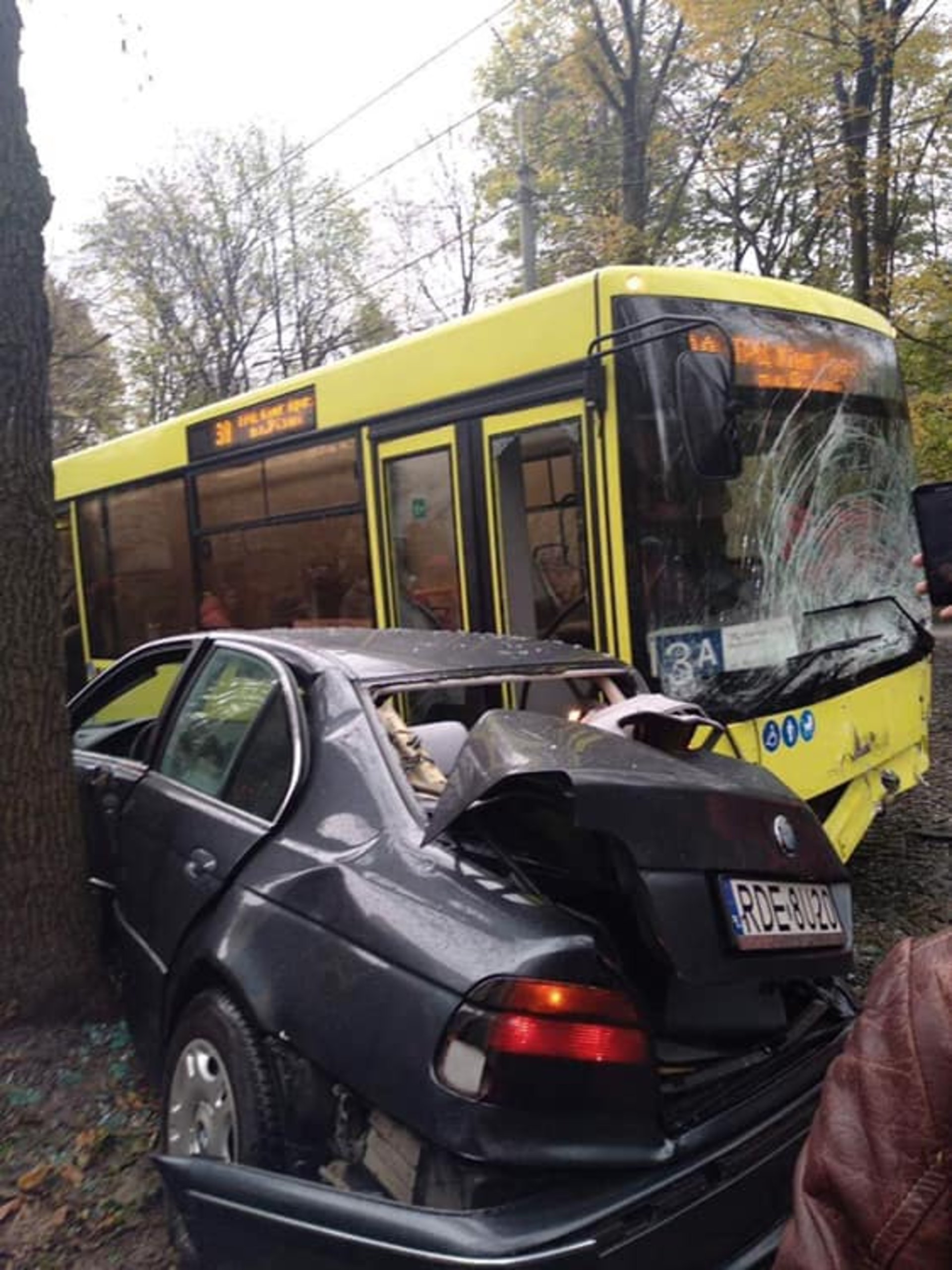 У Львові "польські бляхи" влетіли у новенький автобус Садового. Фото Варта-1