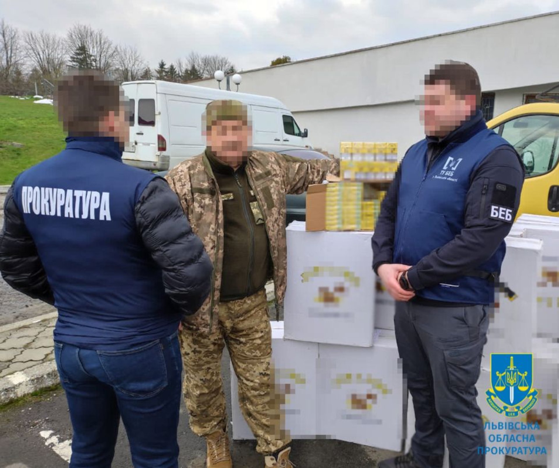 Захисникам передали 25 000 пачок сигарет