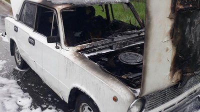 У Наварії згорів автомобіль (ФОТО)