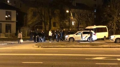 У Львові біля популярного ресторану поранили чоловіка (ФОТО)