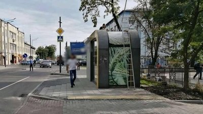 У Львові на Богдана Хмельницького із тротуару просять демонтувати МАФ (ФОТО)