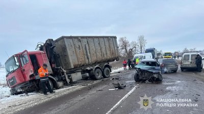 На Львівщині не розминулись три автомобілі