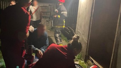 На Львівщині чоловік хотів покурити, але впав у колодязь
