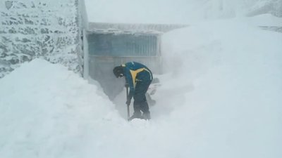 У Карпатах намело 1,5 метра снігу (ВІДЕО)