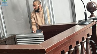 У Львові чоловік із ножицями напав на дітей