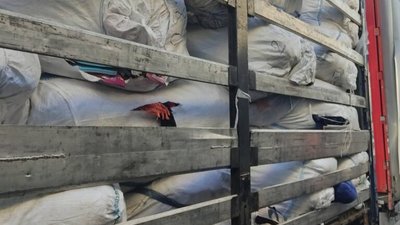 На кордоні з Польщею вилучили "ліве" взуття (ФОТО)