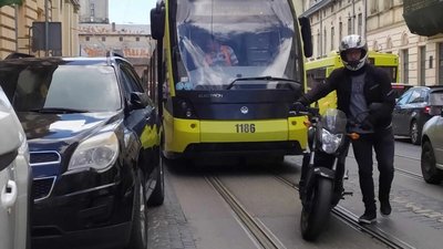 У центрі Львова зупинився рух трамваїв