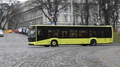 На Великодні свята до міських кладовищ курсуватиме більше транспорту
