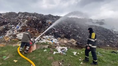 На Львівщині четверту добу гасять пожежу на Бродівському сміттєзвалищі (ВІДЕО)
