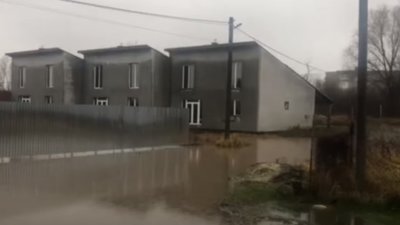Дощі затопили Закарпаття: рятувальники відкачують воду з будинків (ФОТО, ВІДЕО)