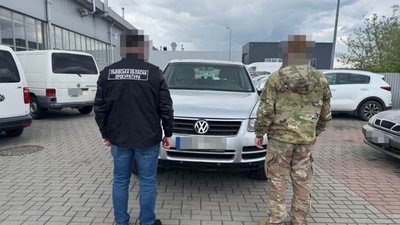 Зі Львова на потреби ЗСУ передали автомобілі