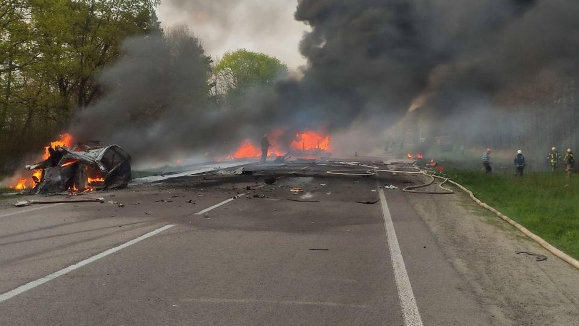 На Рівненщині зіткнулись автобус і бензовоз, загинули 17 людей