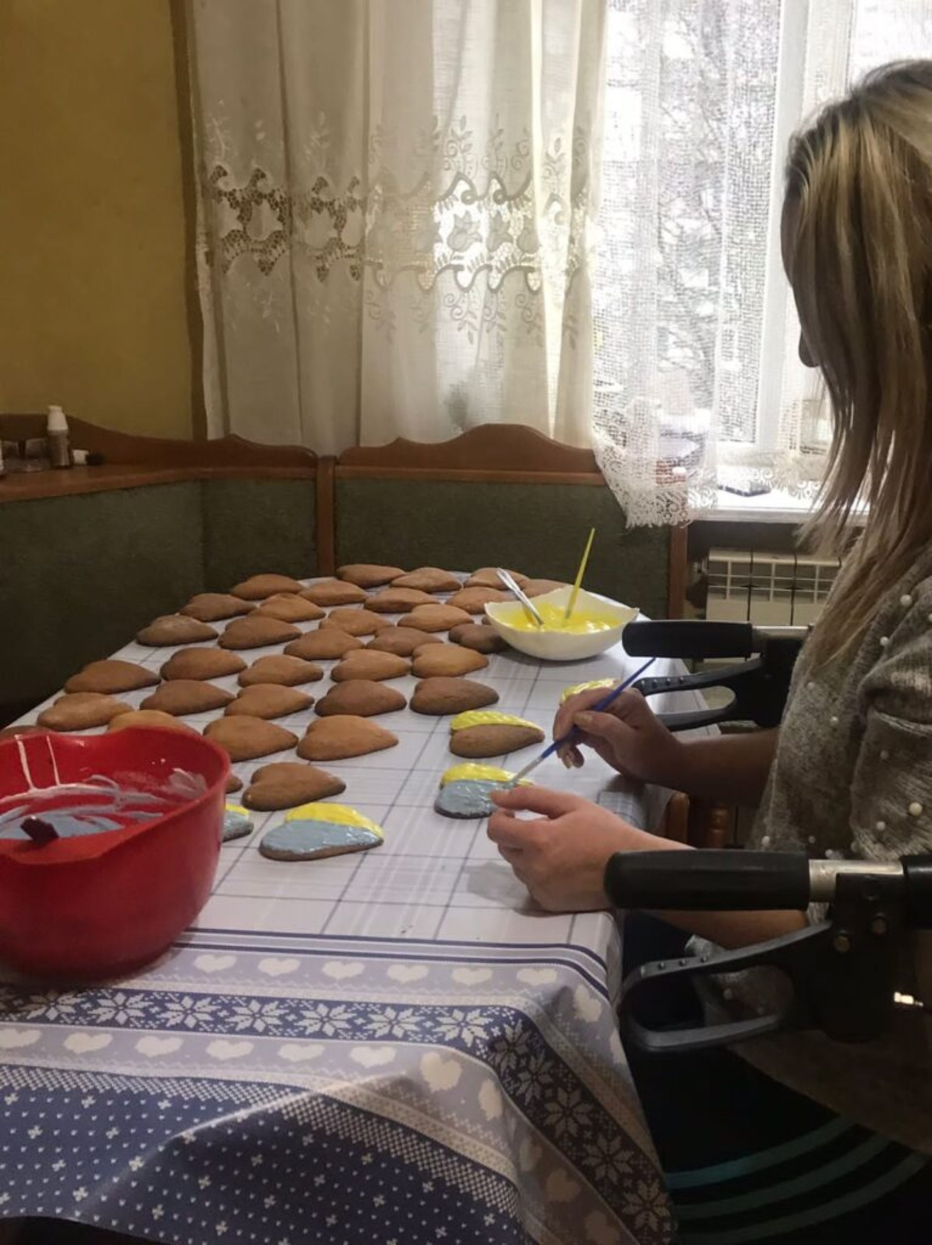 На Львівщині поліцейські виготовляють смаколики для захисників