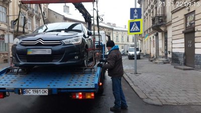 Садовий хоче набрати на роботу ще 150 нероб
