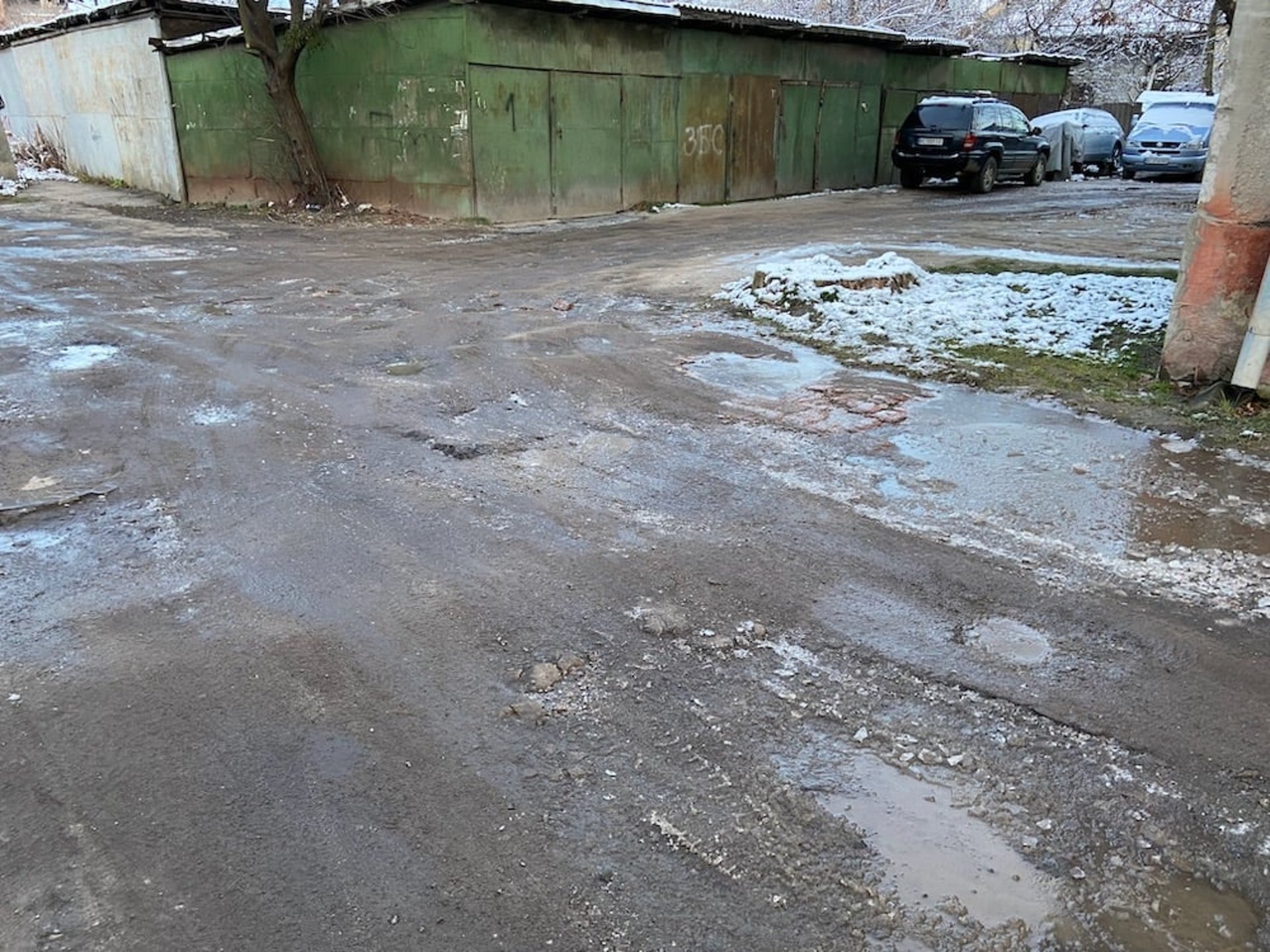 Вулиця Корінна у Львові. Фото із спільноти Гаряча лінія міста Львова