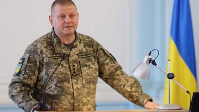 Зеленський закликав Залужного не займатись політикою