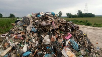 У Садового відмежувались від сміття на Рівненщині
