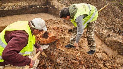 На місці реконструкції дороги у Львівській області знайдено тисячолітній залізоплавильний горн (ФОТО)