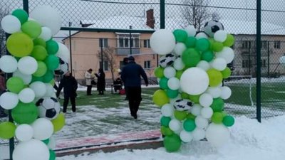 У Старому Самборі відкрили спортивний майданчик зі штучним покриттям