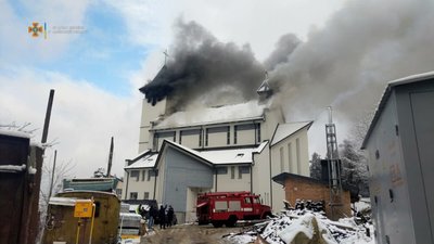 На Львівщині ліквідовують займання в дерев’яній церкві (ФОТО)