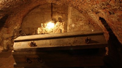 До уваги туристів: у Львові вночі можна прогулятися місцями колишнього підземного цвинтаря