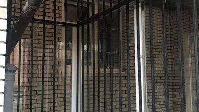 У Новояворівську незаконно розбудовують перукарню