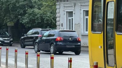 В Івано-Франківську автомобіль врізався у маршрутку