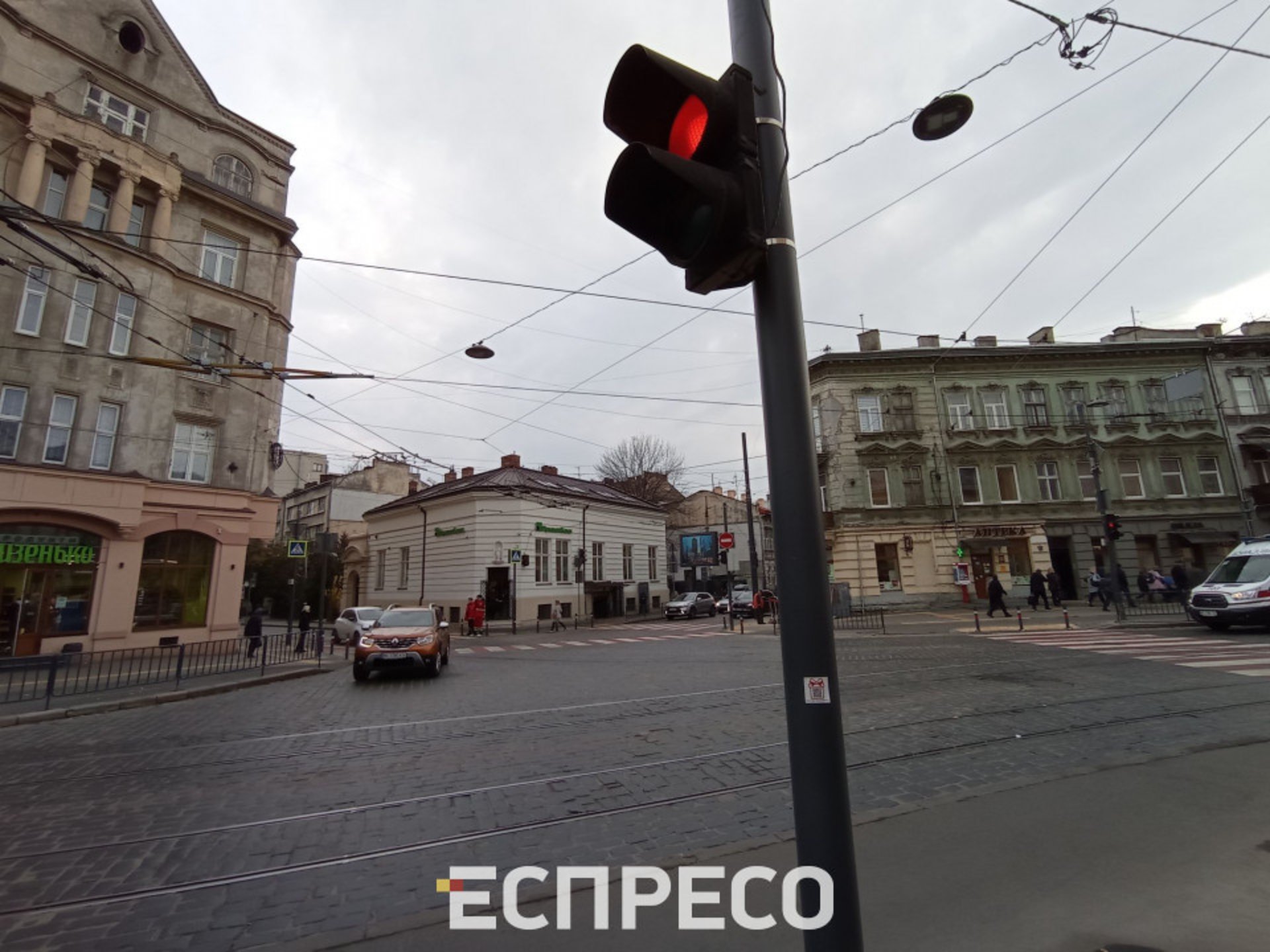 У Львові на вулиці Степана Бандери намалювали зебру по діагоналі