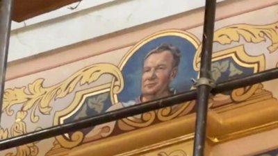 У Луцьку на стінах Свято-Троїцького катедрального собору намалювали волинських бізнесменів