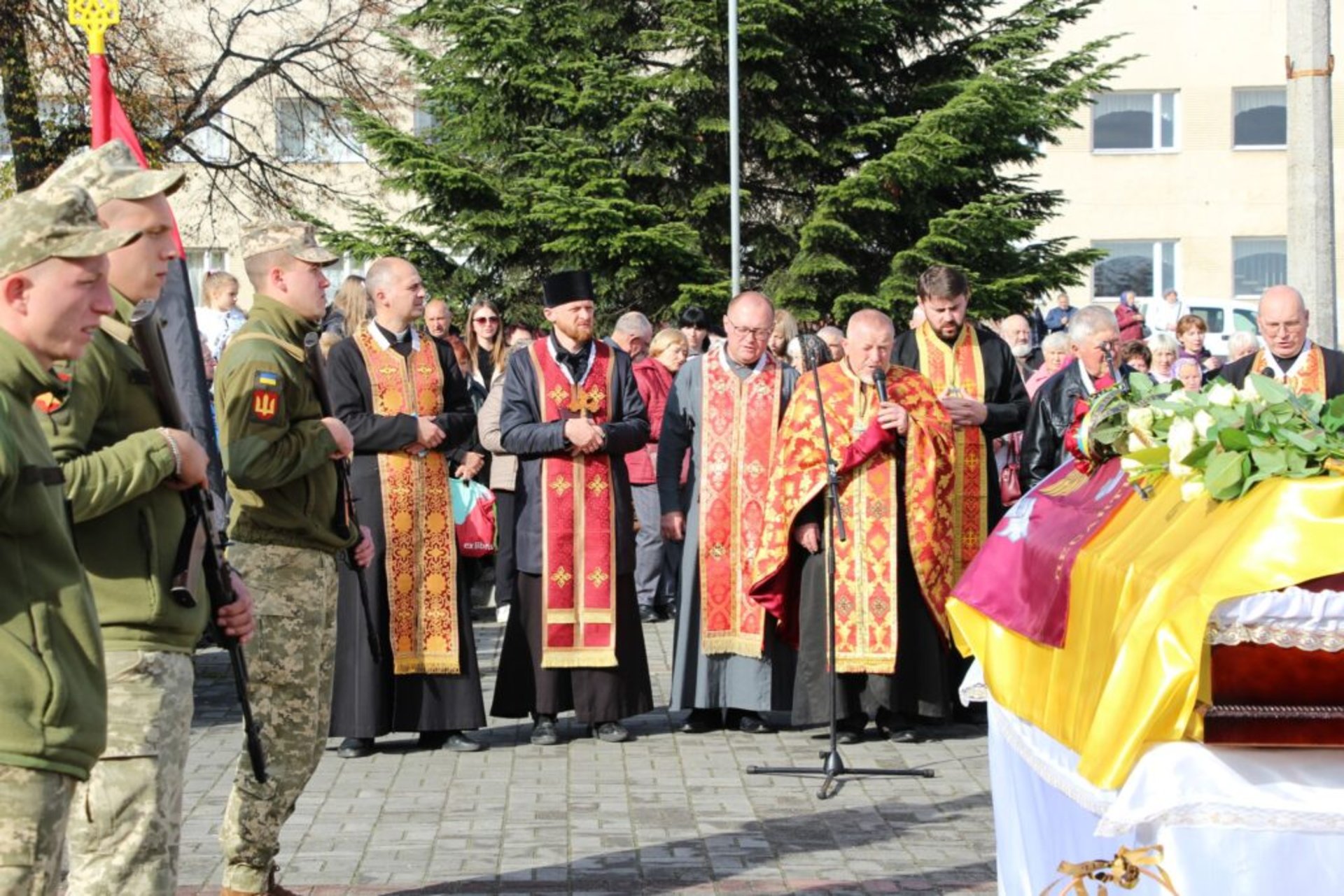 Дрогобиччина прощається з загиблим Героєм Володимиром Марком